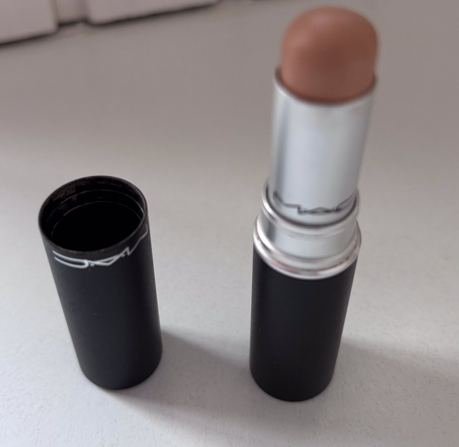 Mac Concealer 5.0, Gehele gezicht, Beige, Ophalen of Verzenden, Zo goed als nieuw