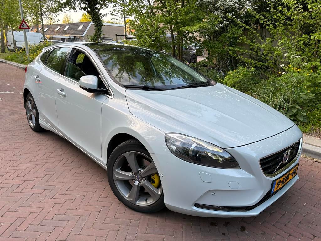 Volvo V40 1.6 T4 180PK 2013. Panorama 100% dealer onderhoud, Auto's, Volvo, Particulier, V40, Achteruitrijcamera, Adaptieve lichten