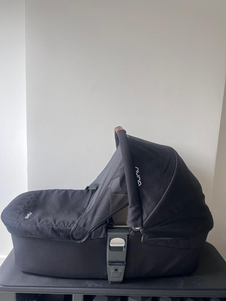 Nuna carrycot bassinet in Caviar black, Ophalen, Overige merken