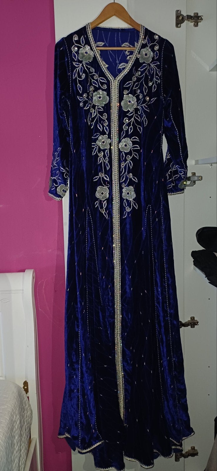 Feestelijke damesjurk - Elegante blauwe fluwelen kaftan, Kleding | Dames, Maat 38/40 (M), Blauw, Ophalen of Verzenden, Onder de knie