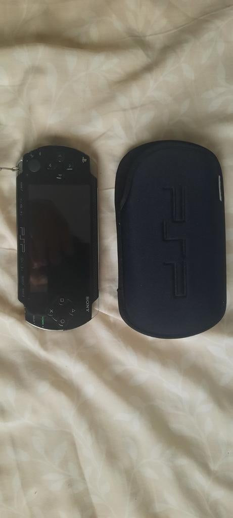 Psp 1004, Spelcomputers en Games, Ophalen, Zo goed als nieuw, PSP