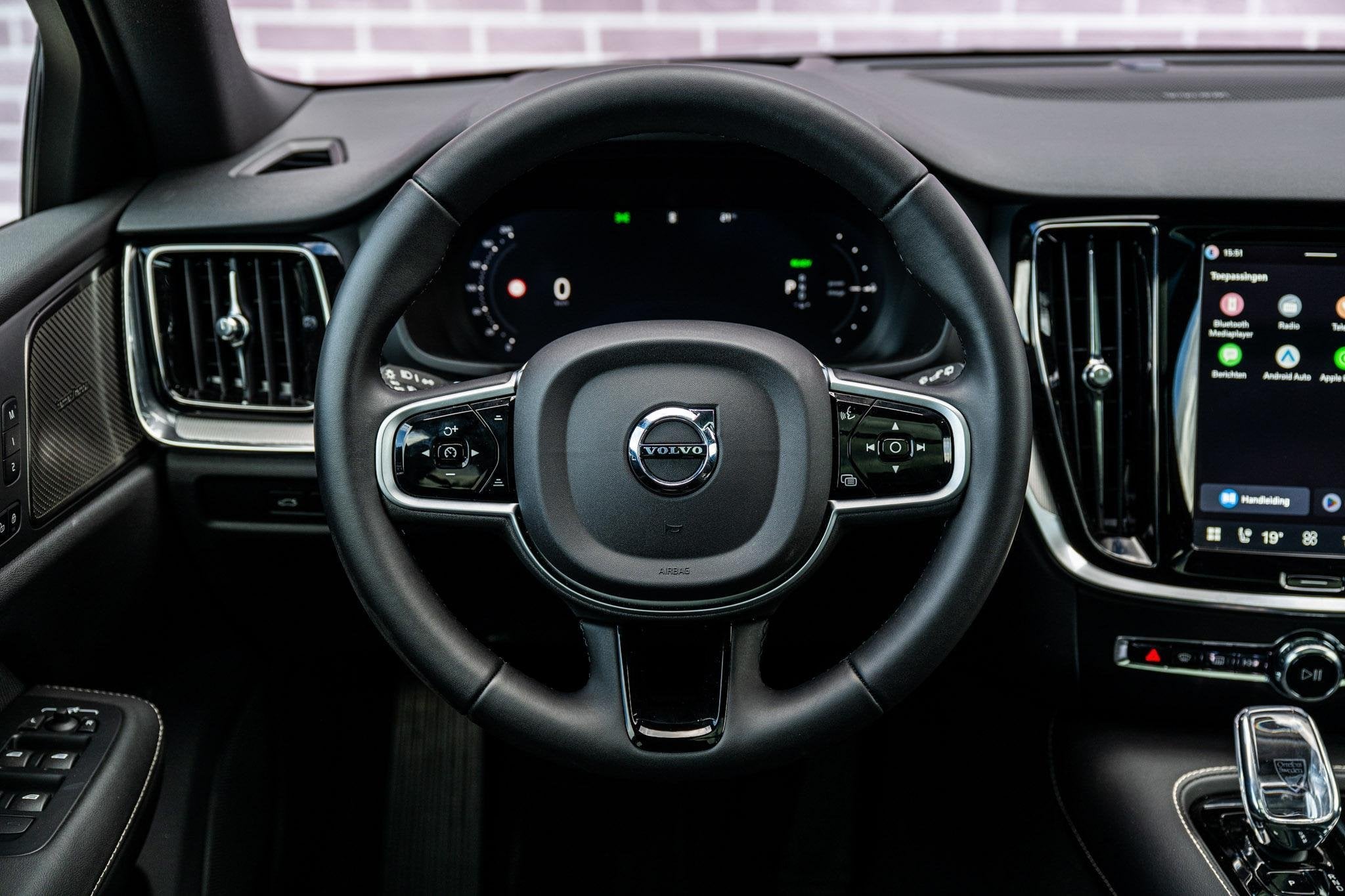 Volvo V60 2.0 T8 Plug-in Hybrid AWD Plus Dark | PHEV Long Ra, Auto's, Volvo, Stof, Gebruikt, Euro 6, 4 cilinders
