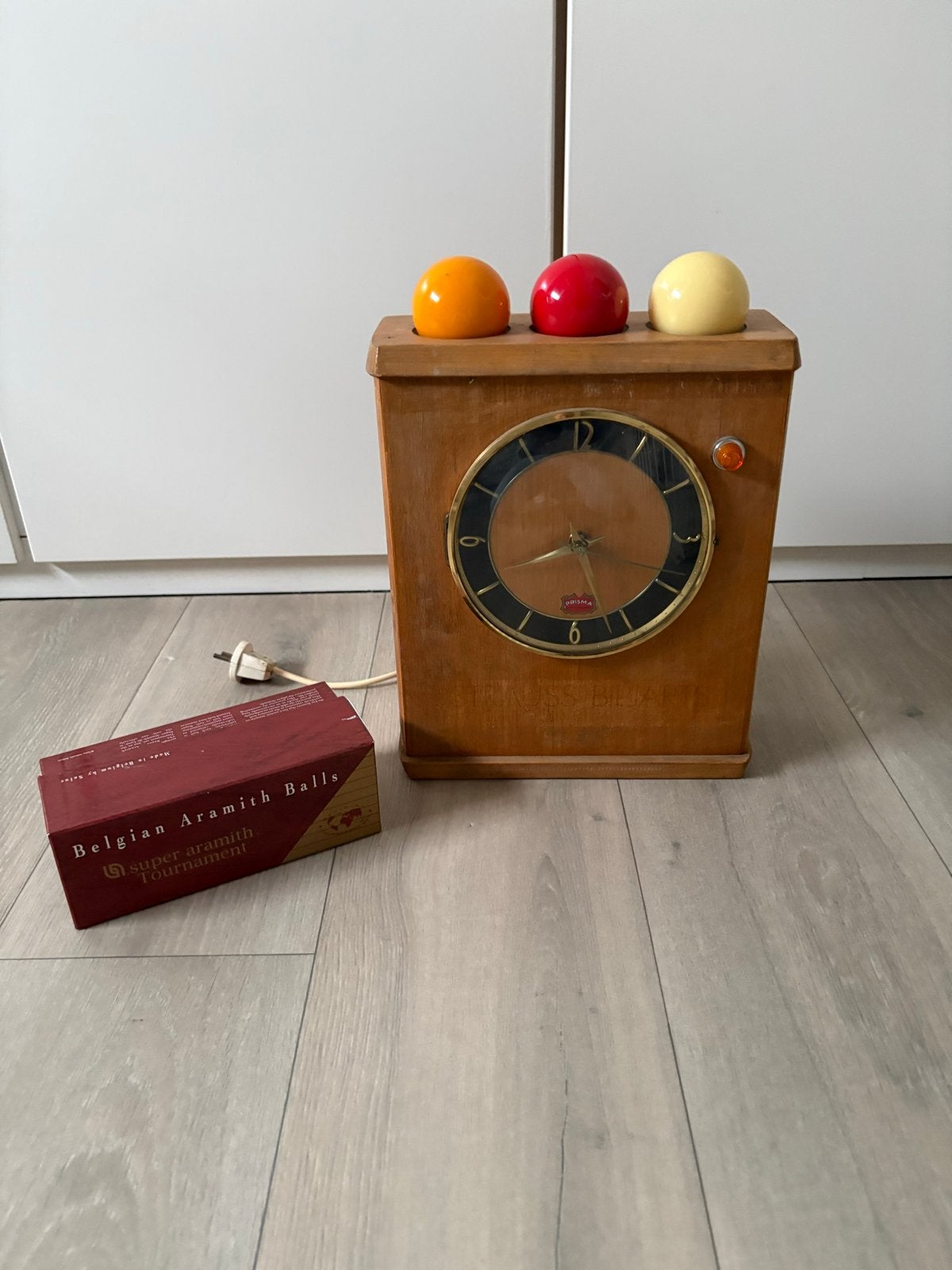Prisma biljartklok met nieuwe ballen, werkt op 50 cent, Sport en Fitness, Biljarten en Poolen, Verzenden, Zo goed als nieuw, Overige typen