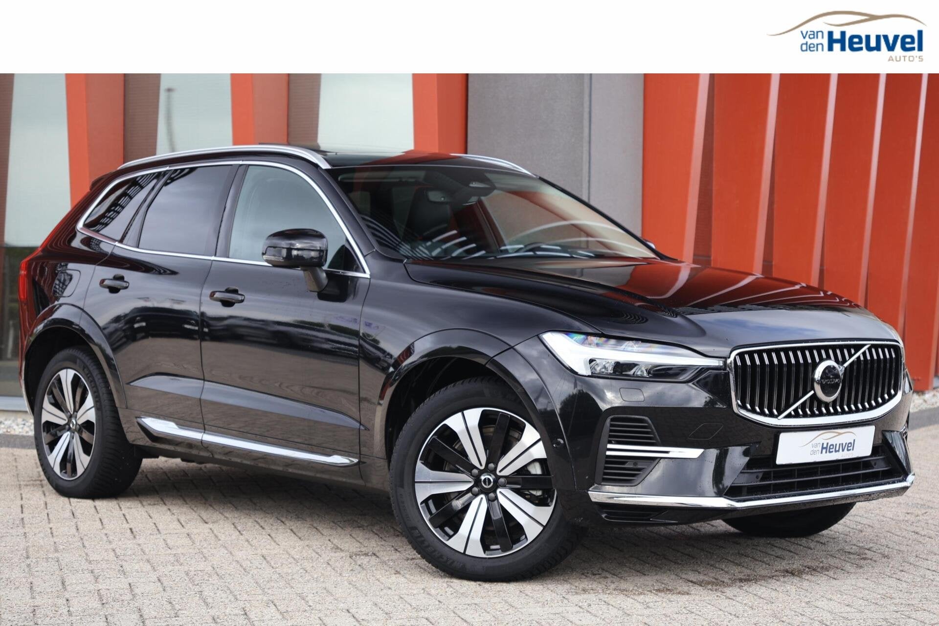 Volvo XC60 T8 Recharge AWD Ultimate Bright | Stoelverwarming, Auto's, Dealer onderhouden, Gebruikt, 4 cilinders, Zwart