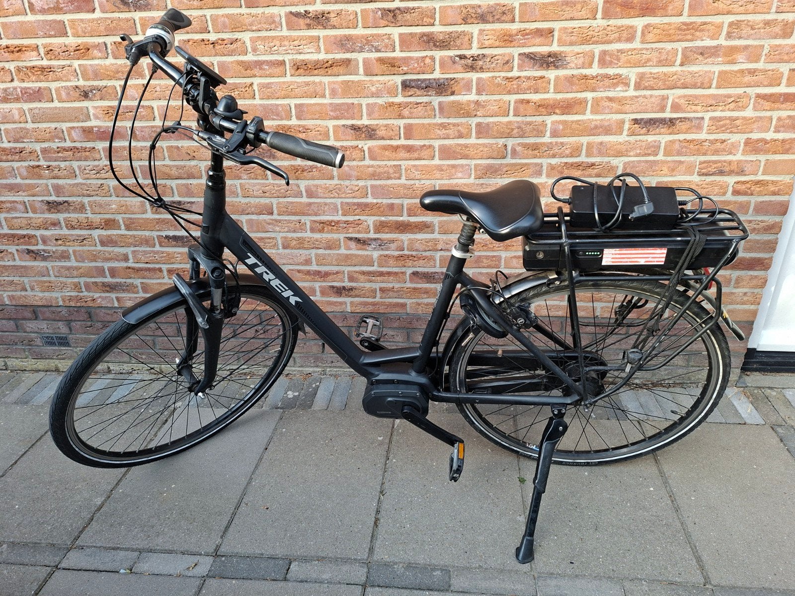 electrische damesfiets Trek zwart, Gebruikt, 47 tot 51 cm, 50 km per accu of meer, Ophalen