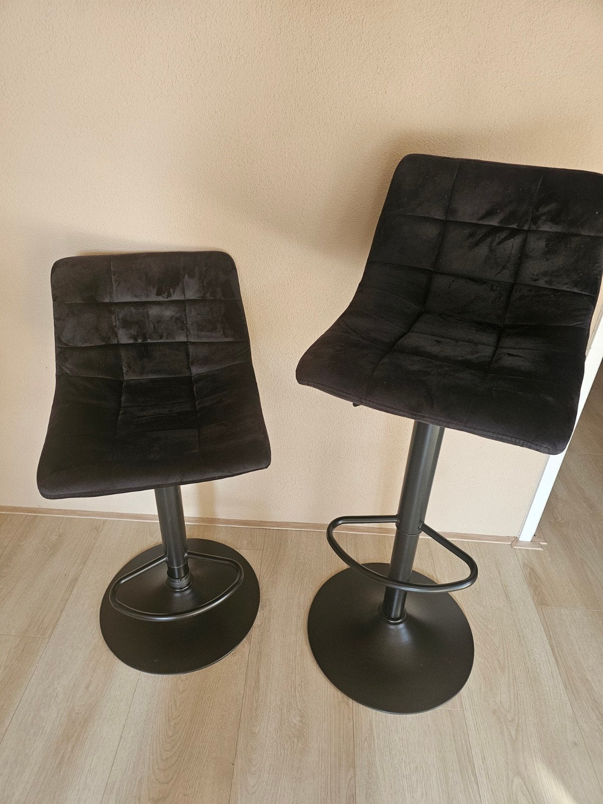 Middelfart Barkrukken N1207 - Zwart Fluweel (Set van 2), Ophalen, In hoogte verstelbaar, Nieuw, 90 cm of meer