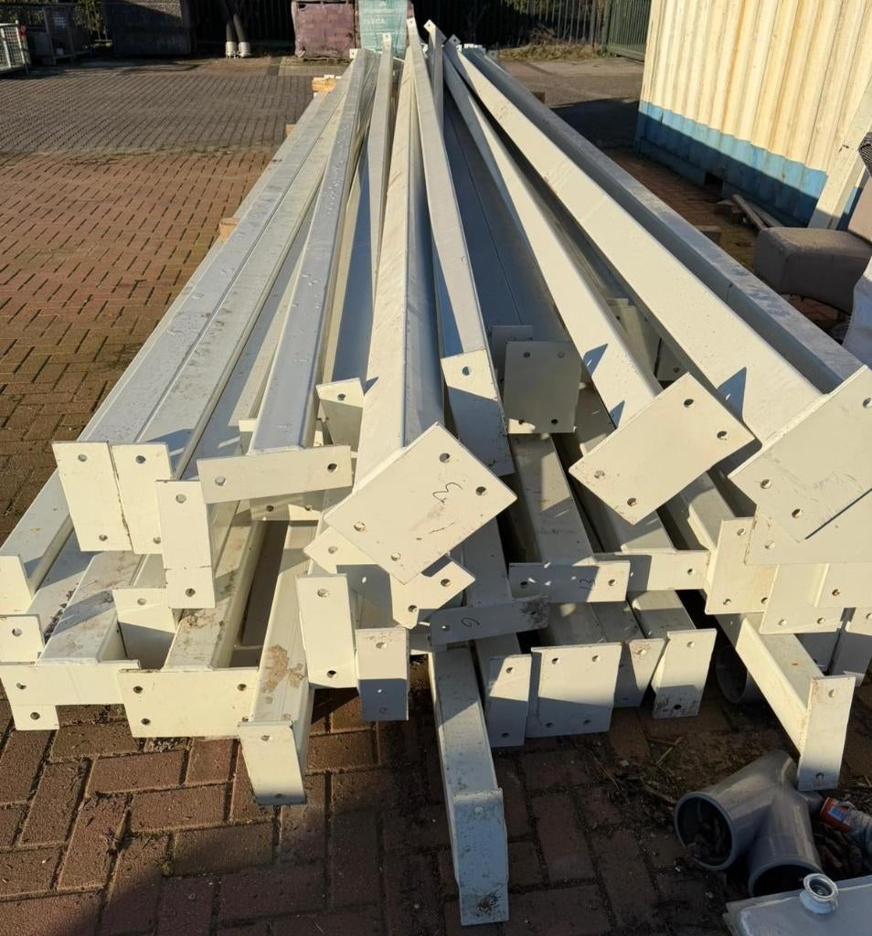 Stalen kokers, staanders met voetplaat, stalen balken. Nieuw, Ophalen, Nieuw, IJzer