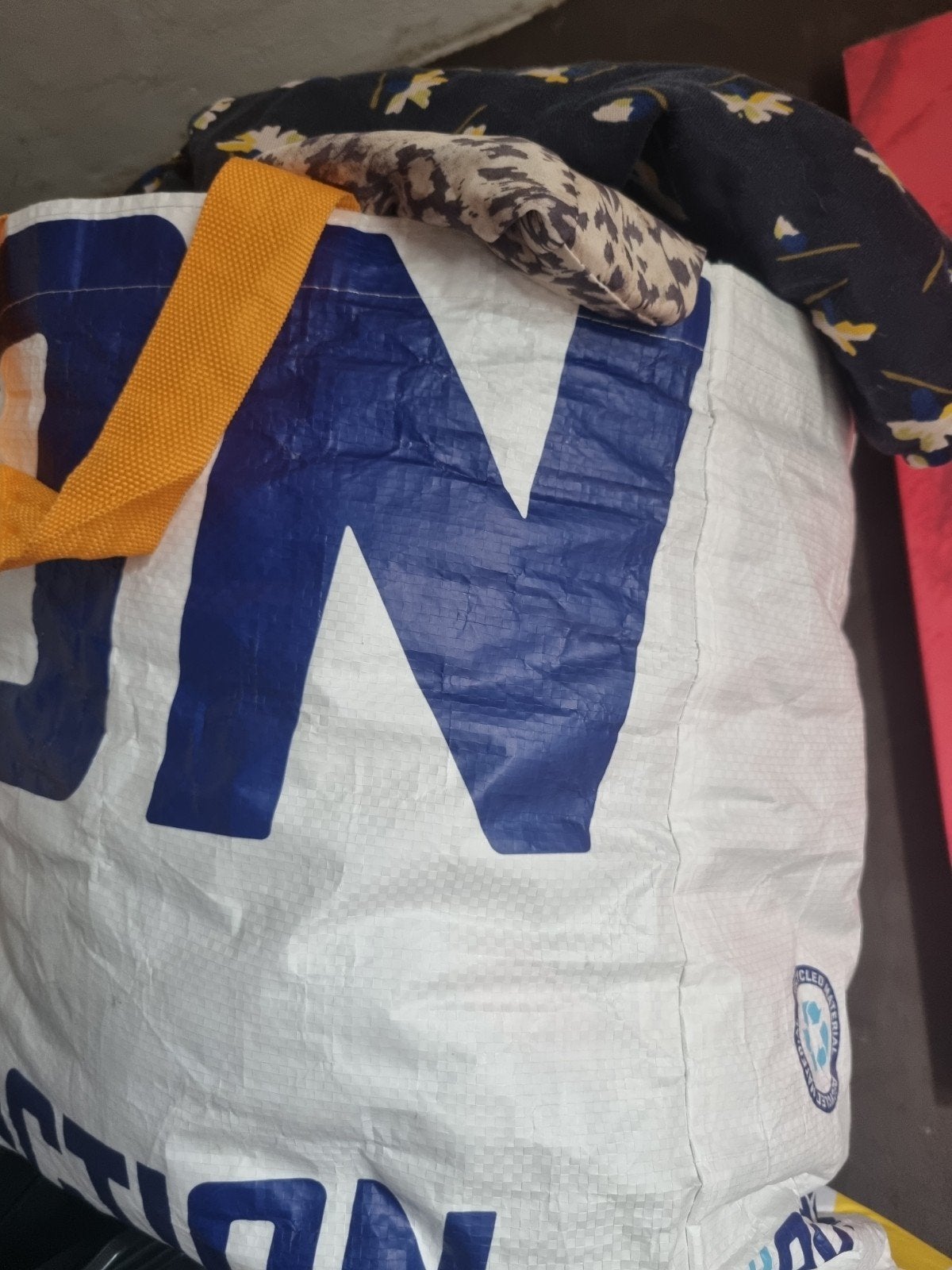 2 biggshoppers en een grote tas kleding, Ophalen of Verzenden, Gedragen