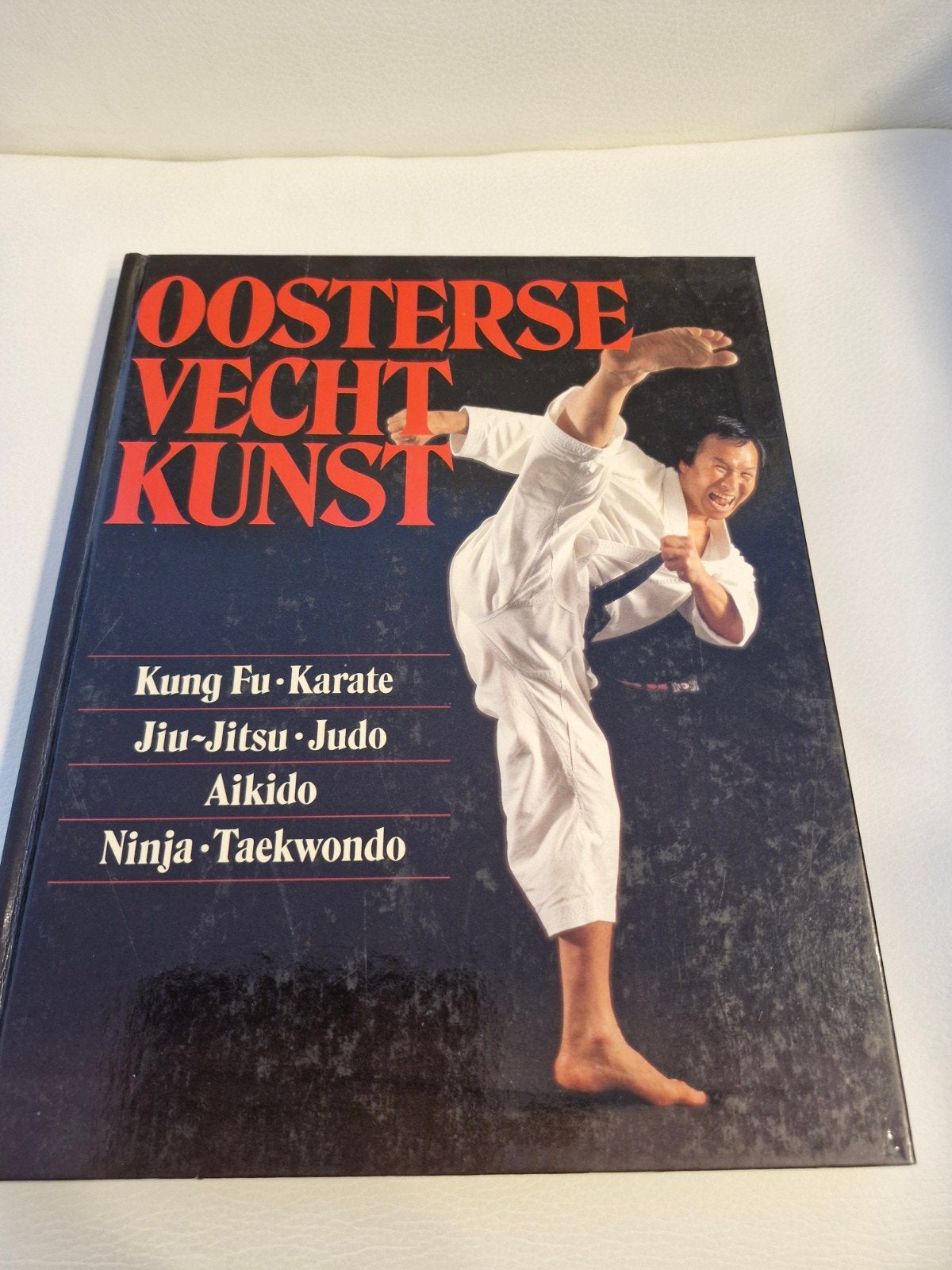 Oosterse Vechtkunst Boek - Kung Fu, Karate, Judo, Taekwondo, Ophalen of Verzenden, Gelezen, Peter Lewis, Vechtsport