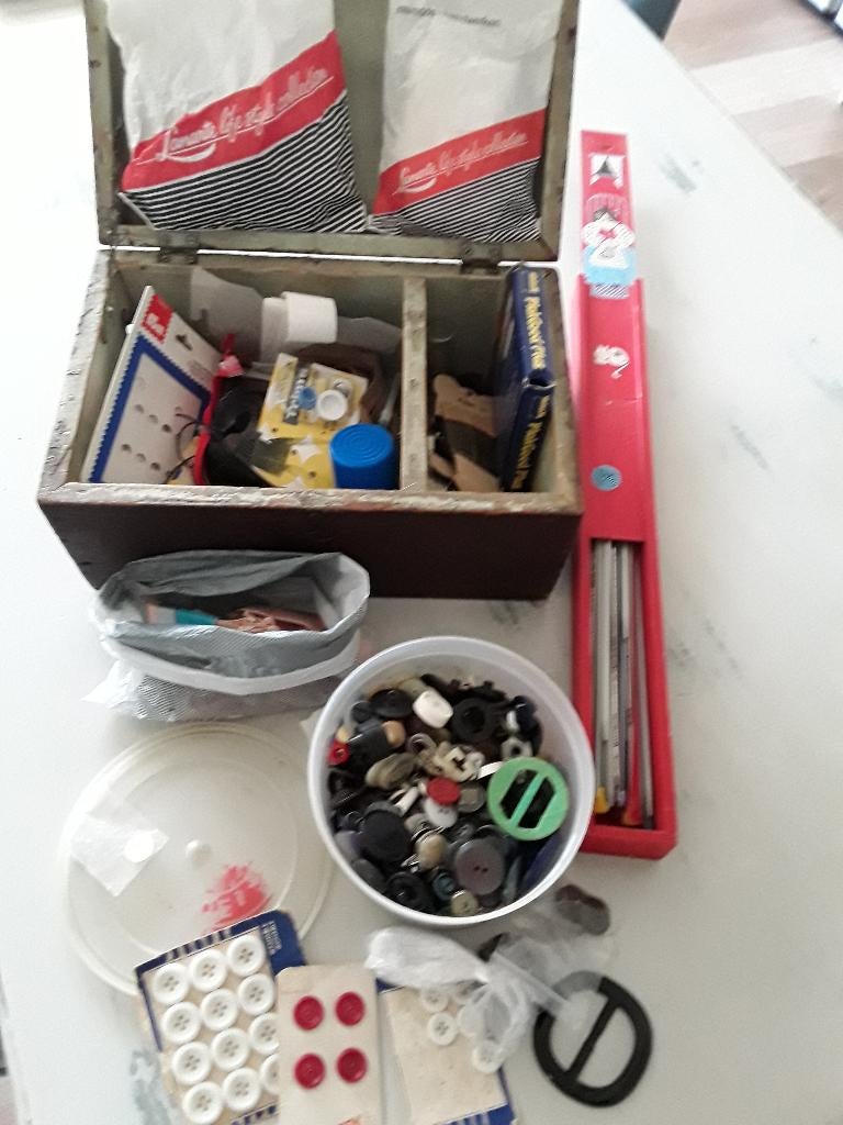 vintage knopen. breinaalden. vintage naaikistje, Ophalen of Verzenden, Gebruikt, Overige typen
