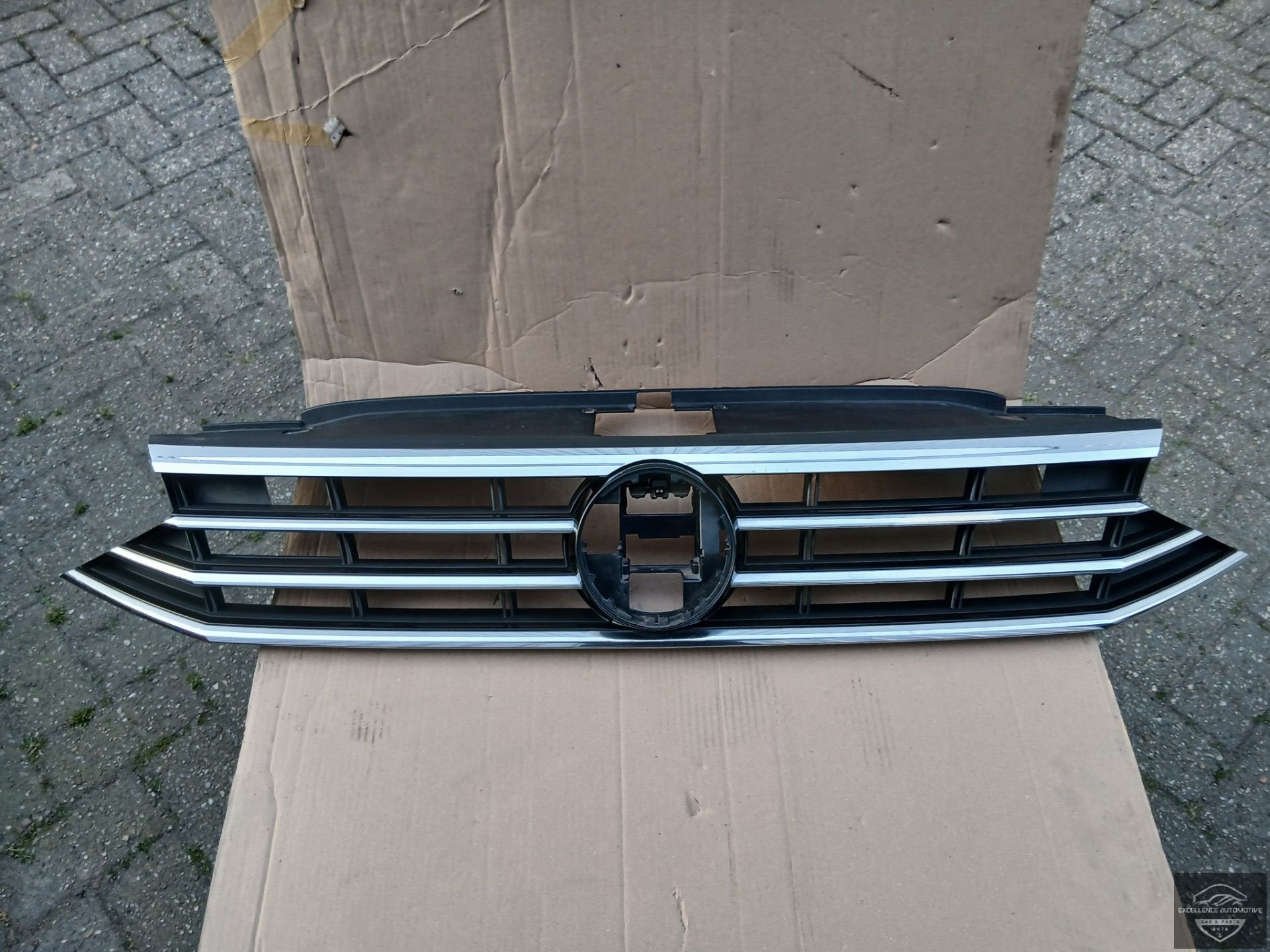 VW Passat B8 Facelift 2019-2024 Grille Grill 3G0853653K, Gebruikt, Volkswagen, Volkswagen AG, Berliner Ring 2
38440  Wolfsburg, DE