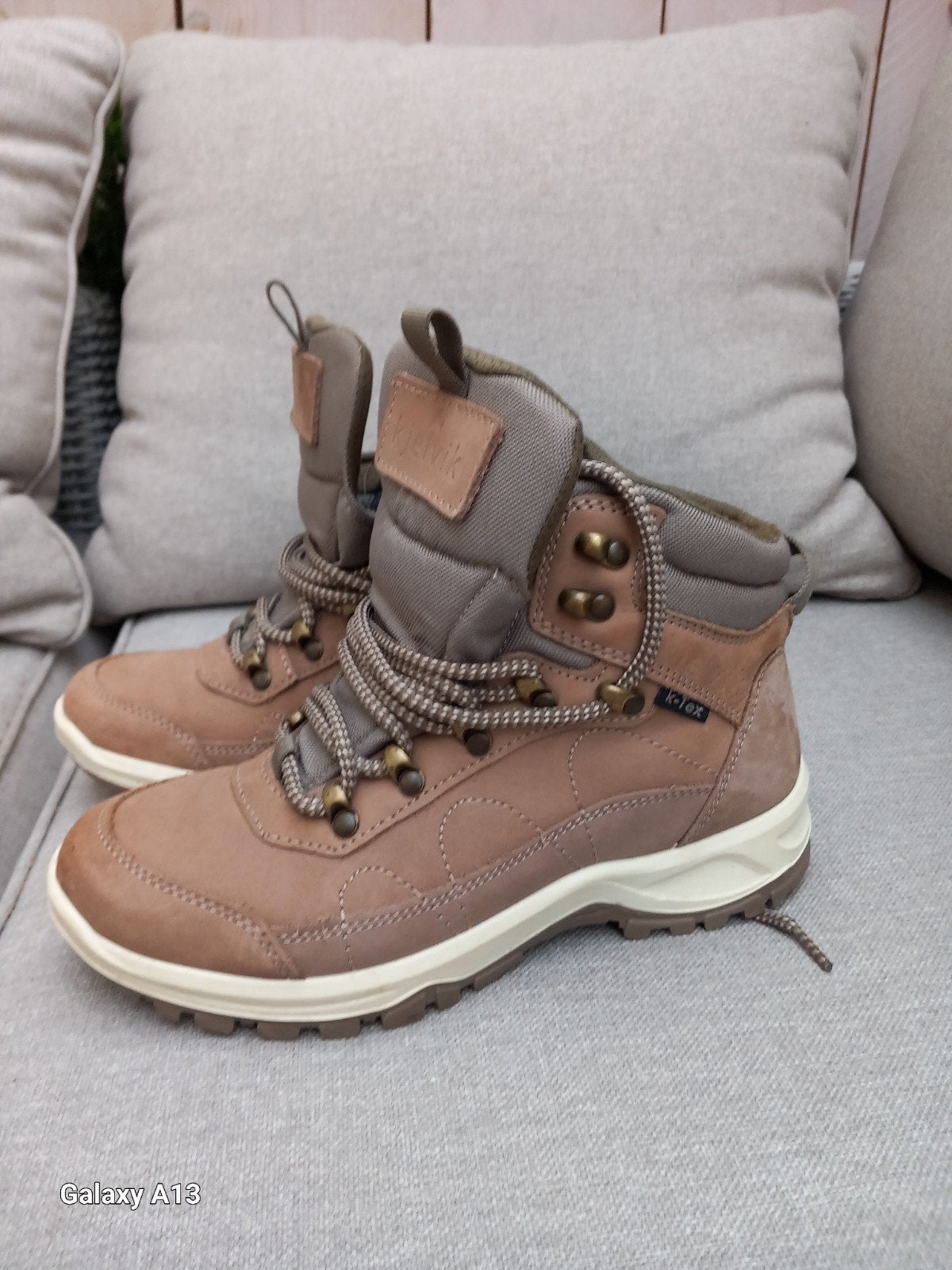 Kjelvit hoge wandelschoenen maat 38 beige kleur, Ophalen of Verzenden, Nieuw, Beige, Wandelschoenen