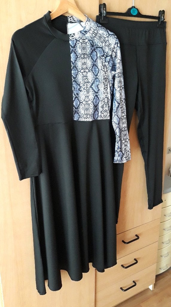 2 delige burkini set met slangenprint - Maat 38/40 - Nieuw, Kleding | Dames, Badmode en Zwemkleding, Overige typen, Zwart, Nieuw