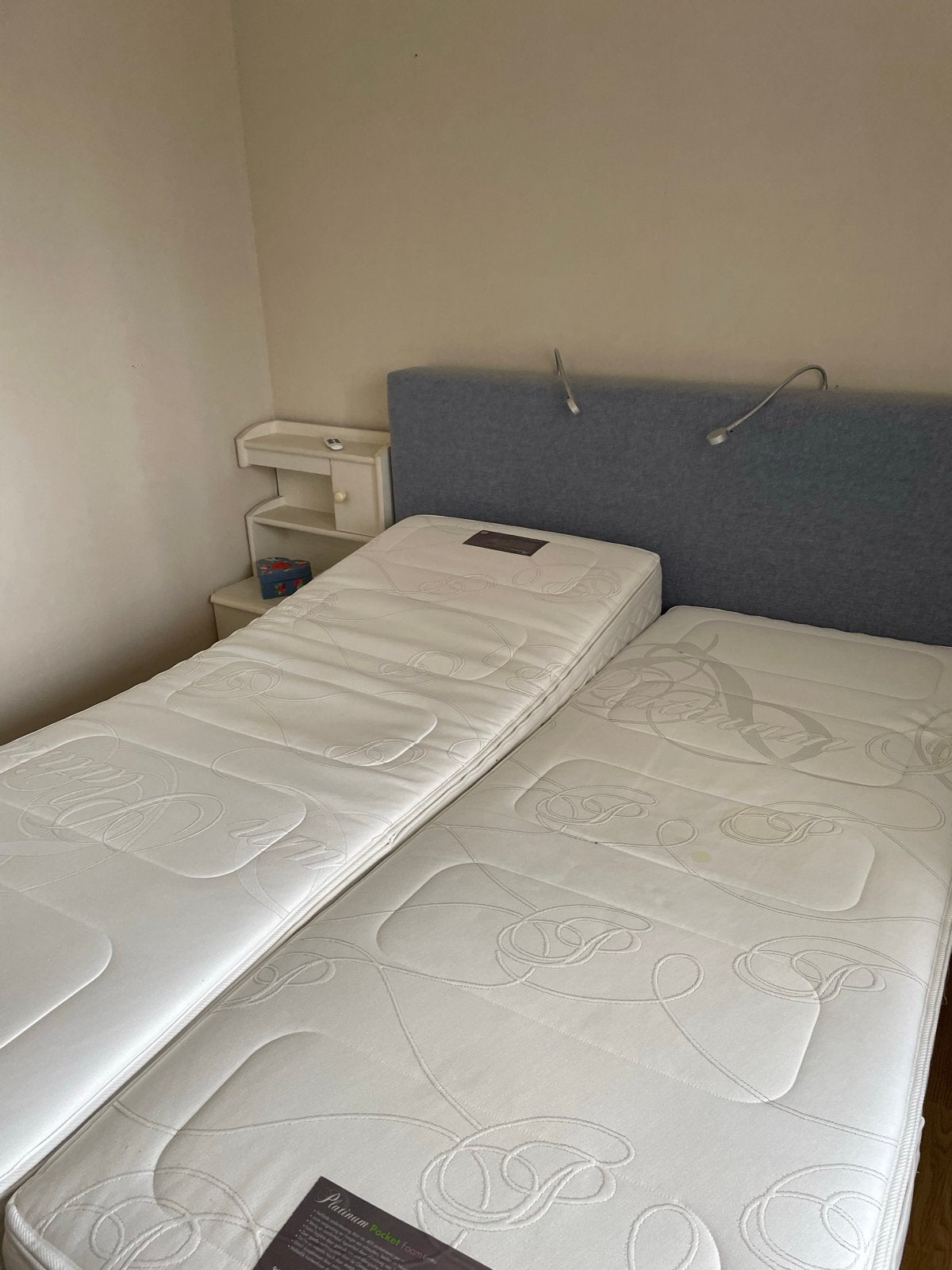 Verstelbaar tweepersoonsbed met matrassen, Huis en Inrichting, Slaapkamer | Bedden, Ophalen, Tweepersoons, 180 cm, 200 cm