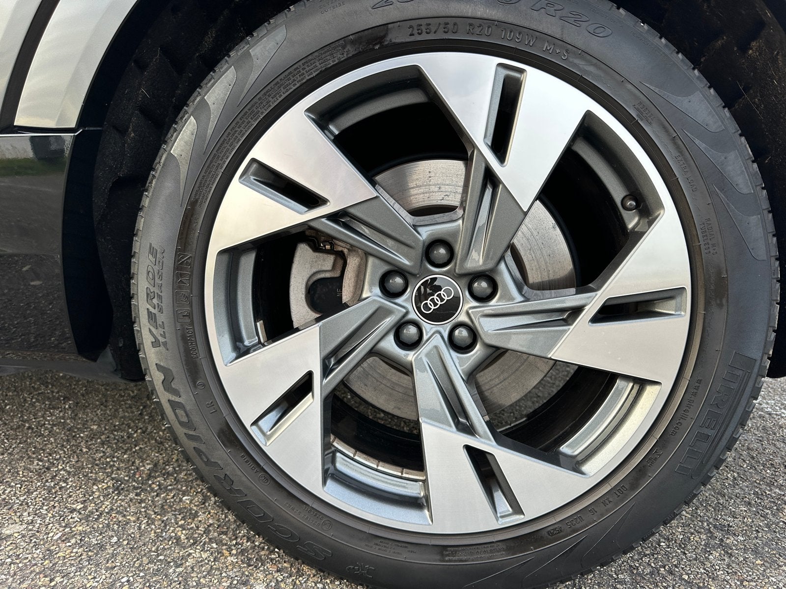 Audi E-tron Velgen met Pirelli Scorpion Winterbanden, Auto-onderdelen, Banden en Velgen, Gebruikt, 255 mm, Banden en Velgen, Personenwagen