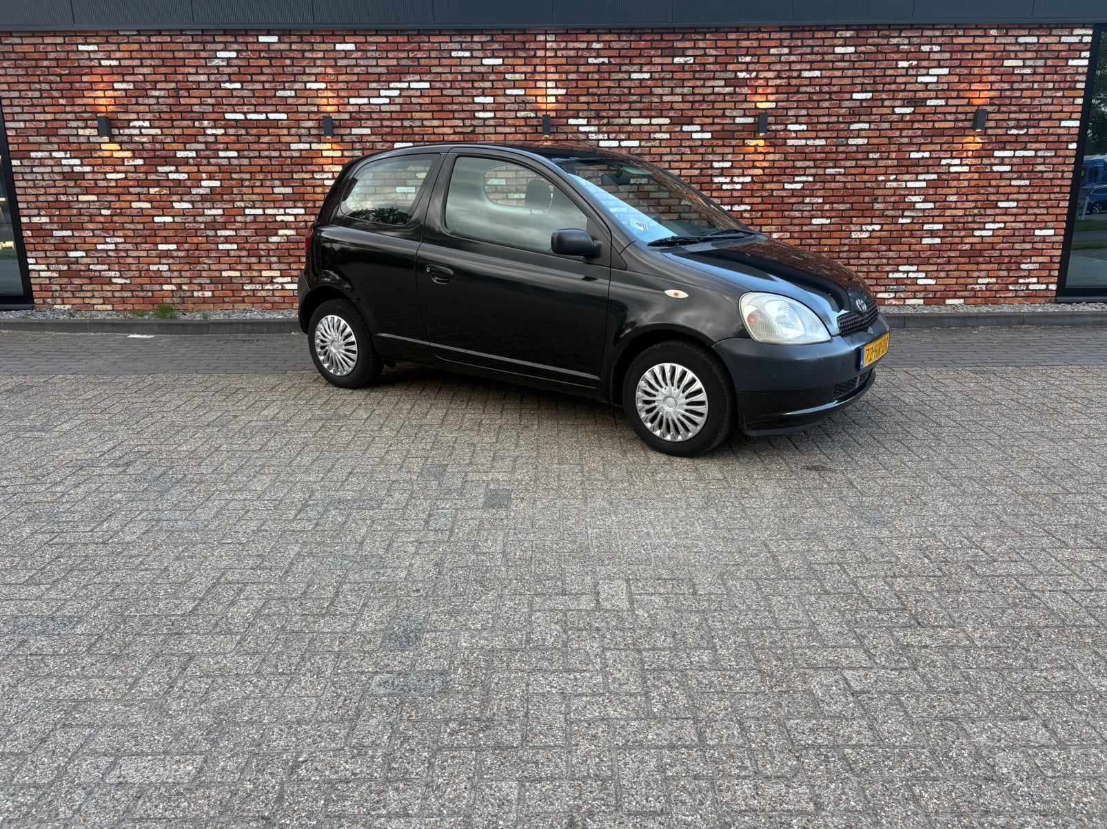 Toyota Yaris 1.0 16V Vvti nette auto nieuwe apk, Auto's, Toyota, Voorwielaandrijving, 4 cilinders, 400 kg, Origineel Nederlands
