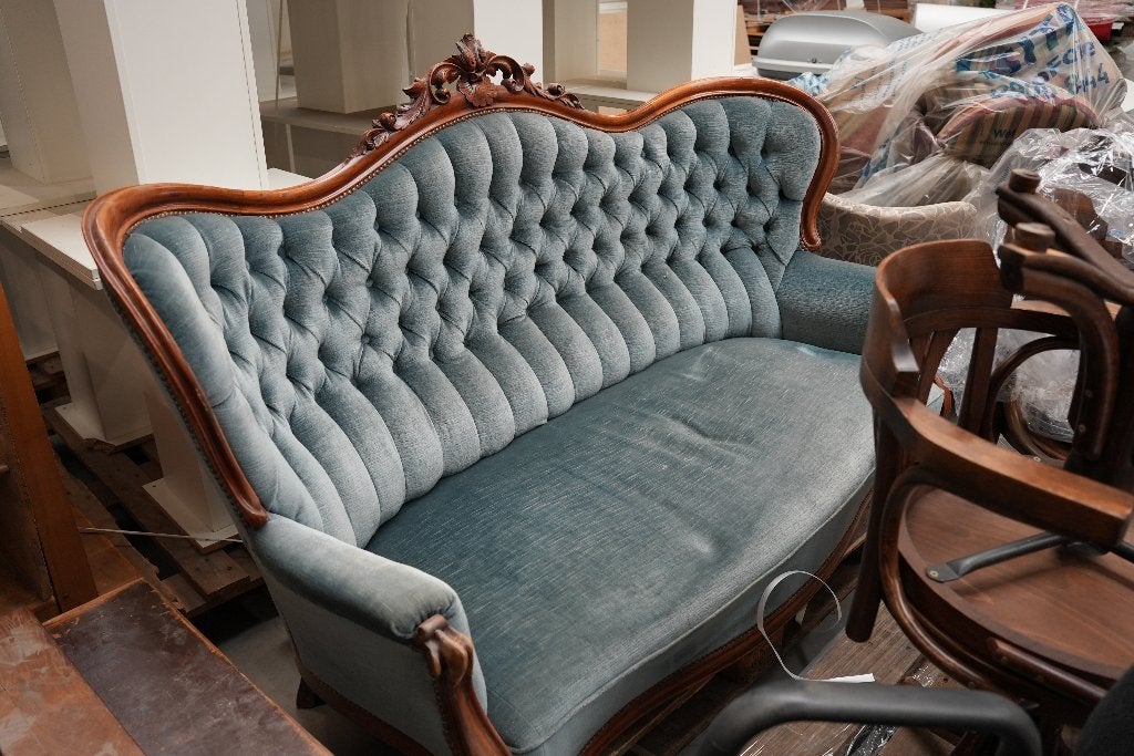 Antieke sofa - gecapitonneerd - blauw velours - ornament, Huis en Inrichting, Banken | Sofa's en Chaises Longues, Gebruikt, Minder dan 75 cm