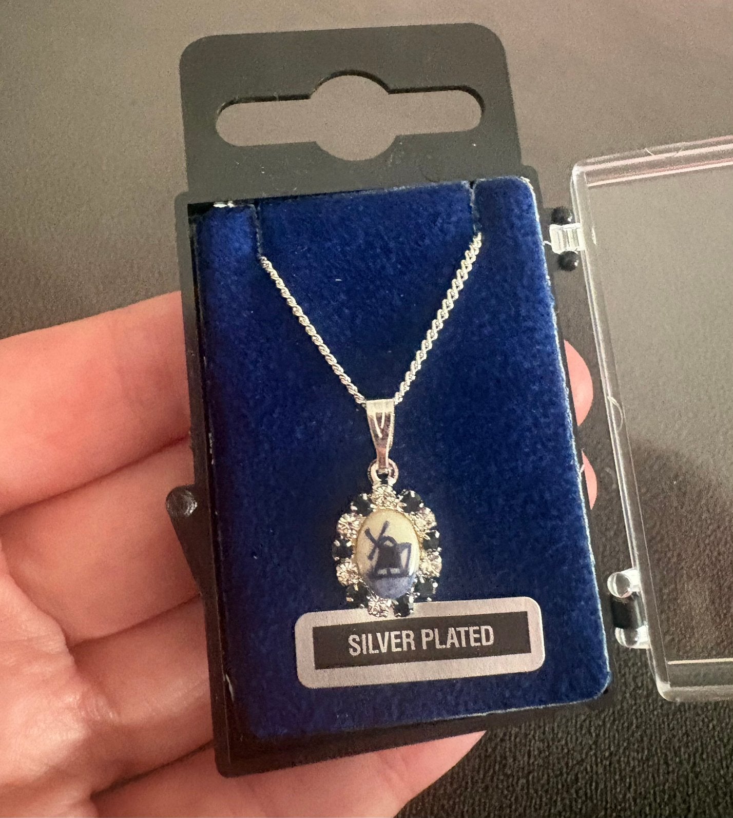 Silver plated ketting met molen., Nieuw, Ophalen of Verzenden, Zilver, Overige materialen
