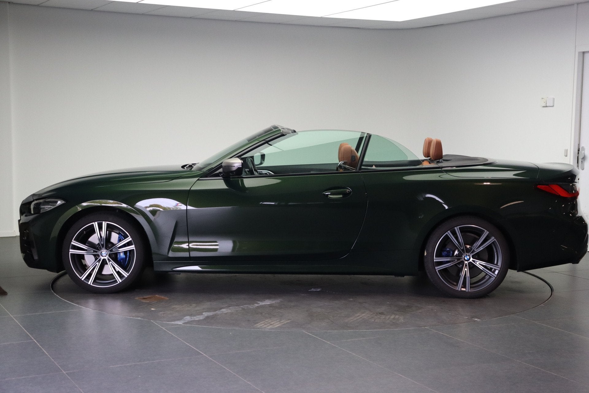 BMW 4 Serie Cabrio M440i xDrive High Executive Automaat / Co, Auto's, Dealer onderhouden, 4-Serie, 4 stoelen, 120 €/maand