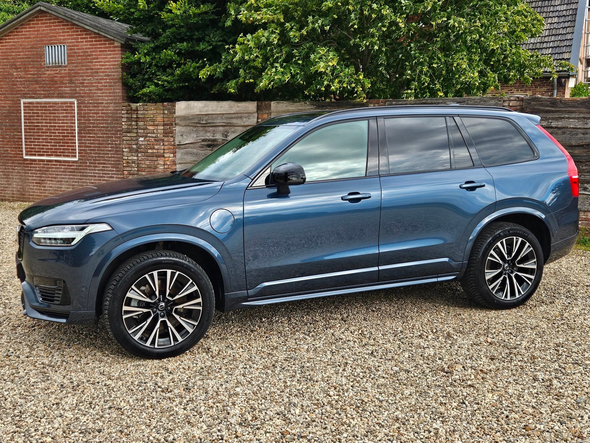 Volvo XC90 2.0 T8 Recharge AWD Plus Dark 7p, Gebruikt, 4 cilinders, 1969 cc, Blauw