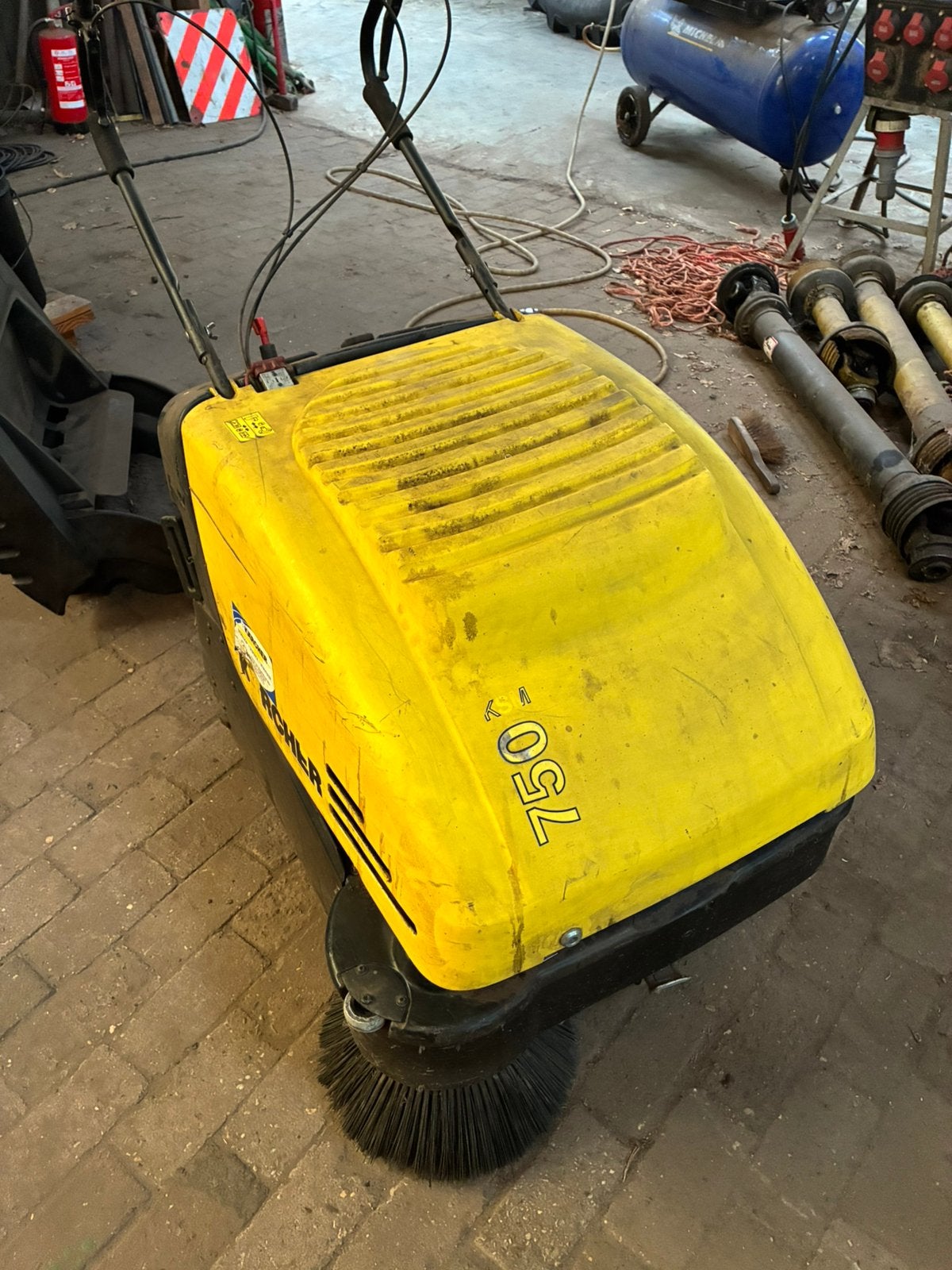 Kärcher veegmachine, Ophalen, Gebruikt
