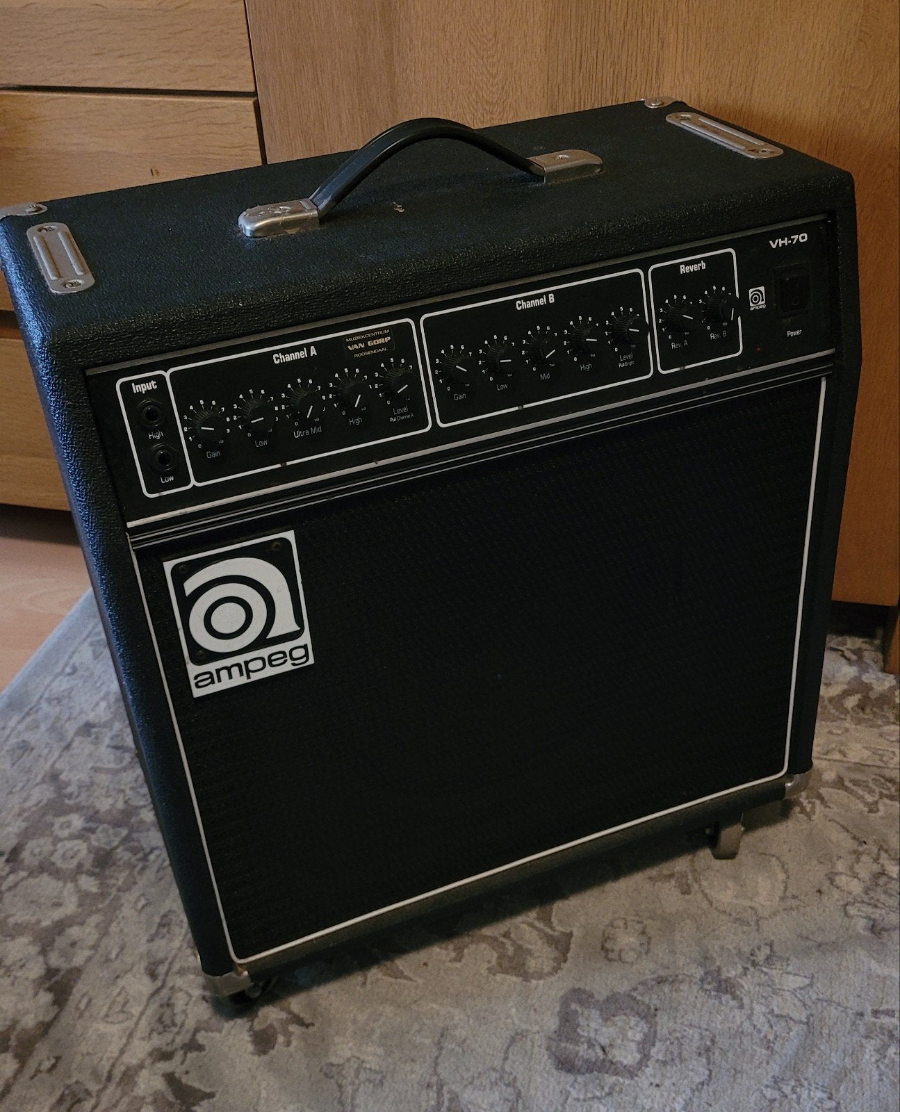 Ampeg VH-70 Solid State Gitaarversterker,  USA made, Ophalen, Gebruikt, Gitaar, 50 tot 100 watt