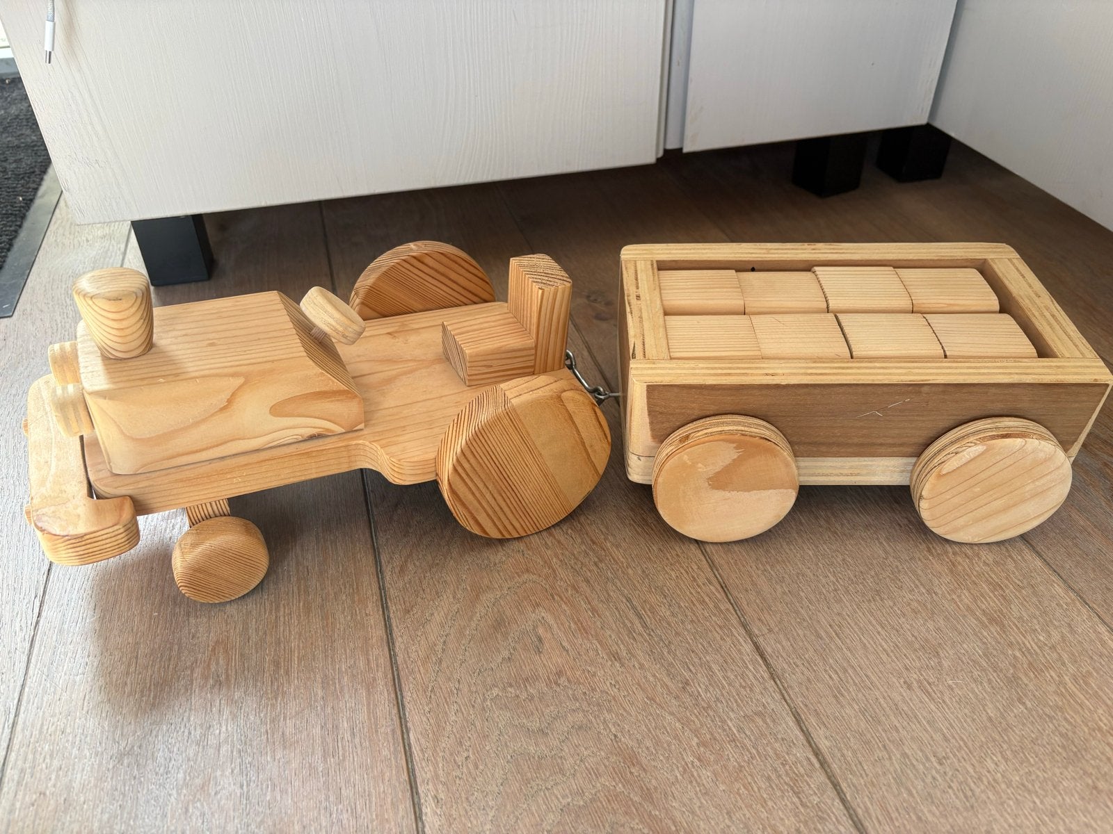 Houten tractor met aanhanger en blokken, Ophalen of Verzenden, Zo goed als nieuw, Duw- of Trekspeelgoed