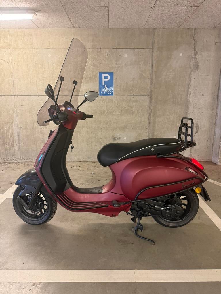 Vespa Sprint, Fietsen en Brommers, Scooters | Vespa, Ophalen, Zo goed als nieuw, Benzine