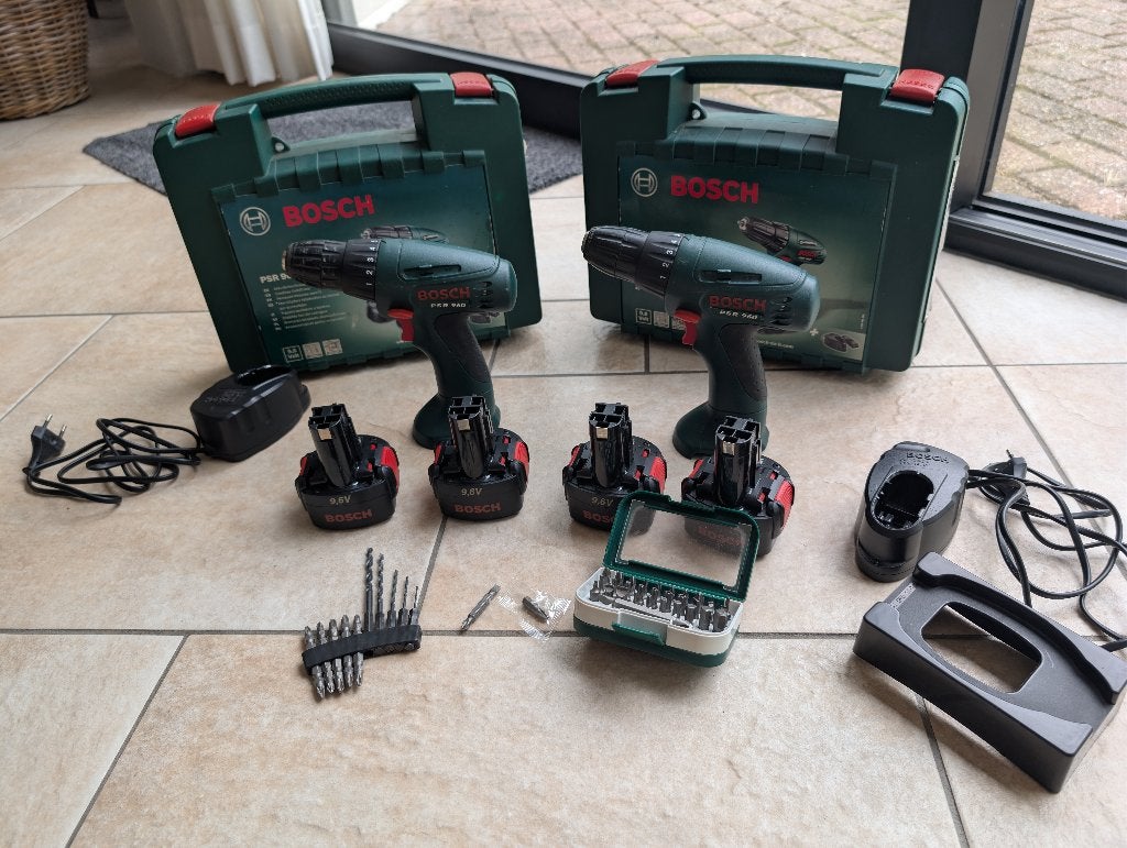 2x Bosch Schroef-/Boormachine PSR 960, 4xAccu, 2xLader, etc., Ophalen, Gebruikt, Variabele snelheid, Boor- en Schroefmachine