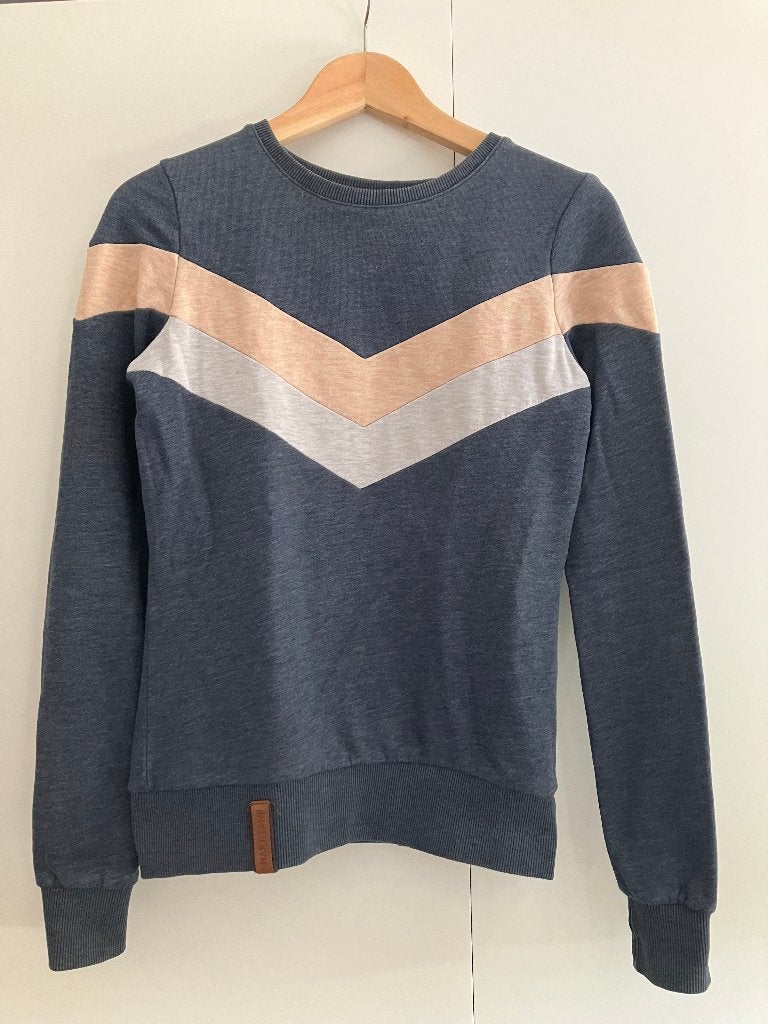 Naketano sweater Maat XS met vintage v streep, Kleding | Dames, Blauw, Ophalen of Verzenden, Zo goed als nieuw, Maat 34 (XS) of kleiner