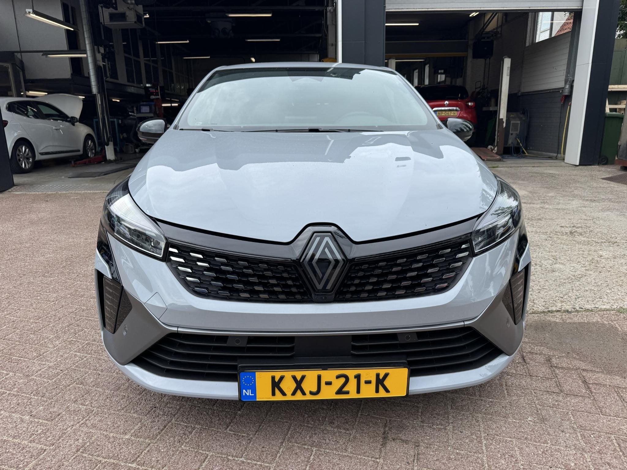 Renault Clio 1.6 E-Tech 145 esprit Alpine+Pack 360&Winter!, Gebruikt, Euro 6, Leder en Stof, Automatische klimaatregeling