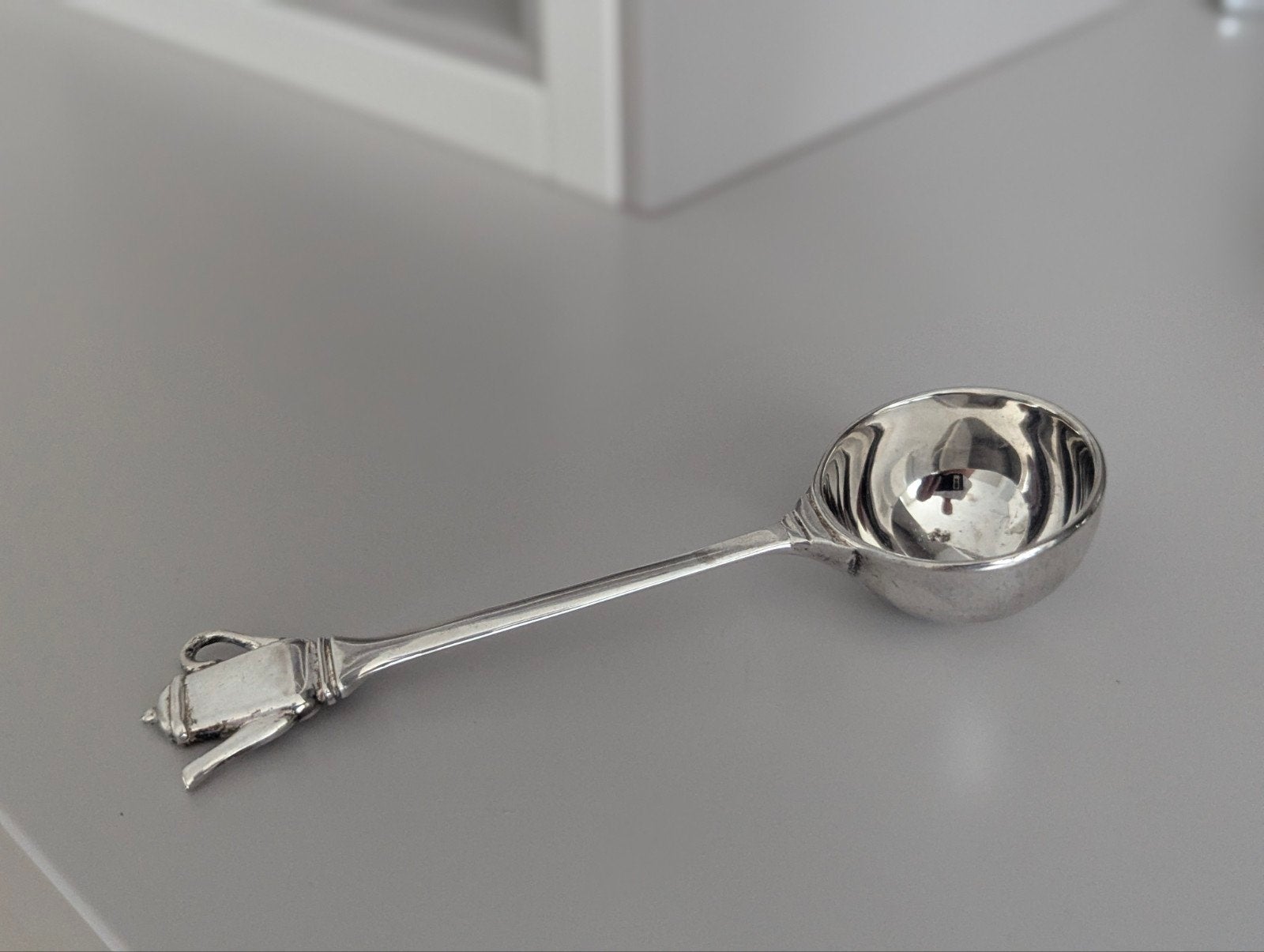Verzilverd theeschepje met theepotje - 53 gram - 13,5 cm

Zi, Antiek en Kunst, Ophalen of Verzenden