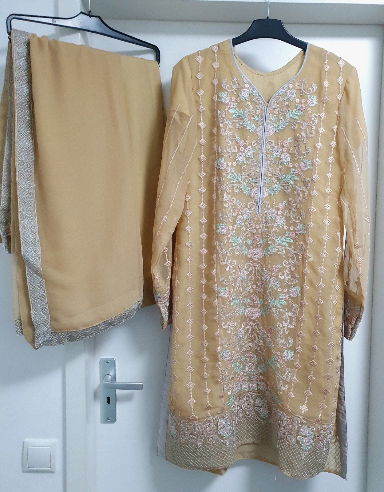 Prachtige Indiase/Pakistaanse pak kameez  - Nieuw, Maat M, Maat 38/40 (M), Overige typen, Beige, Nieuw