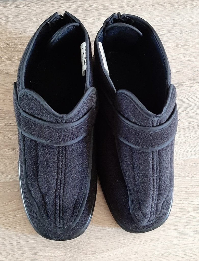 VERBANDSCHOENEN MAAT 35 ZWART., Ophalen, Zo goed als nieuw