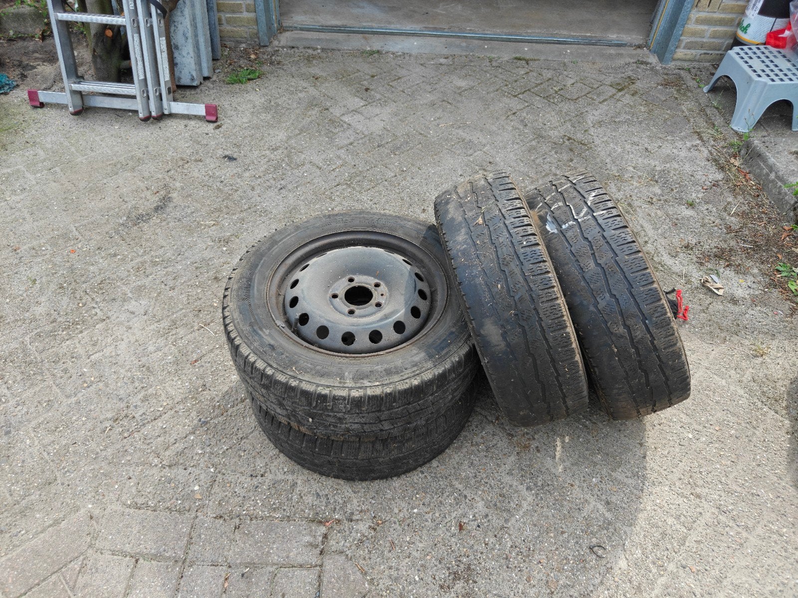4 metalen velgen met bouten 205/65R16, Ophalen, 16 inch, Banden en Velgen, 205 mm