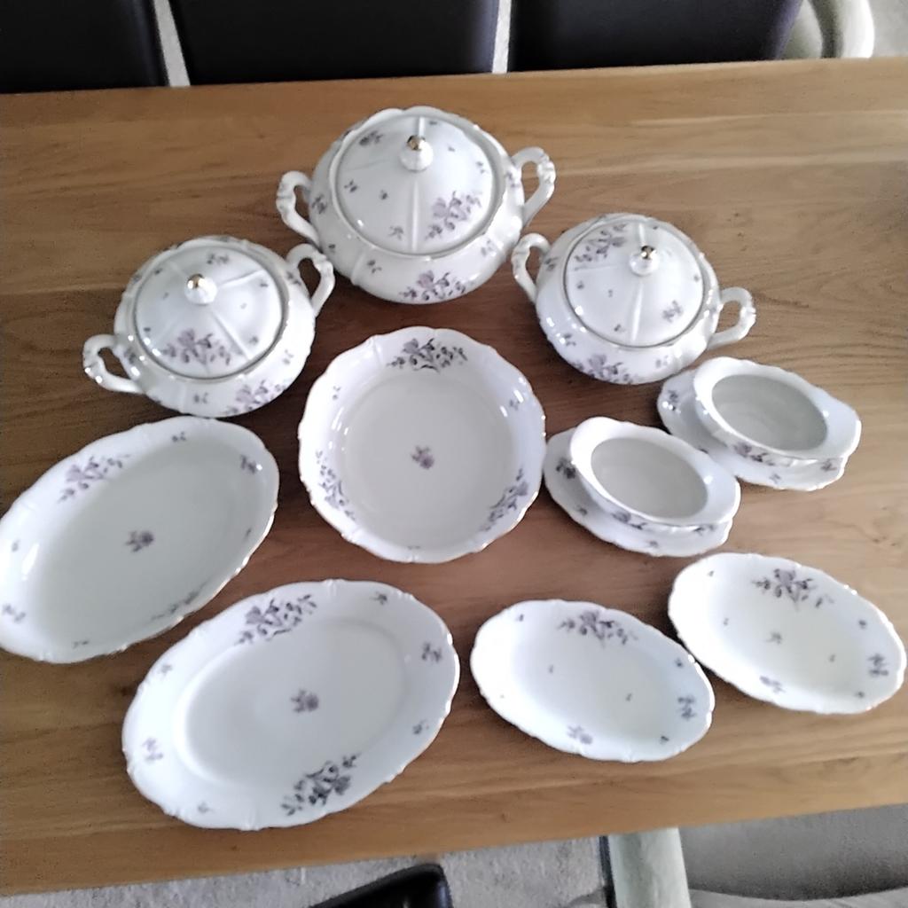 Oud servies met bloemmotief - 8 diepe, platte, ontbijtborden, Antiek en Kunst, Antiek | Servies compleet, Ophalen