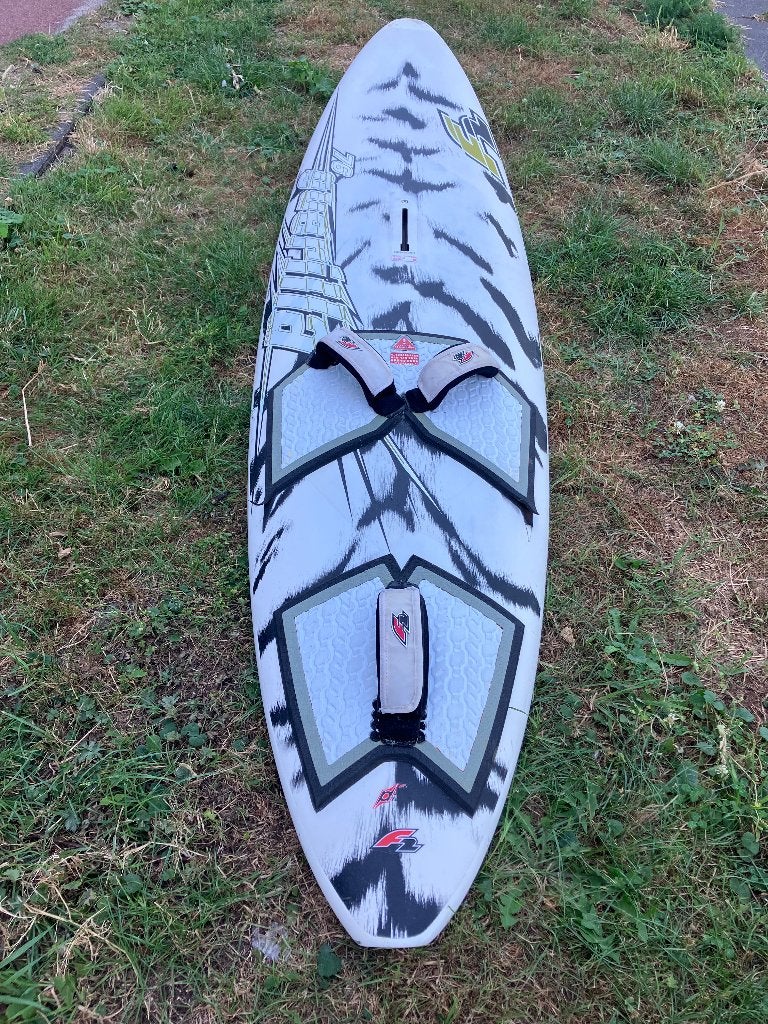 Windsurf board F2 Guerilla 76 wave, Watersport en Boten, Windsurfen, Gebruikt, Minder dan 250 cm, F2, Plank