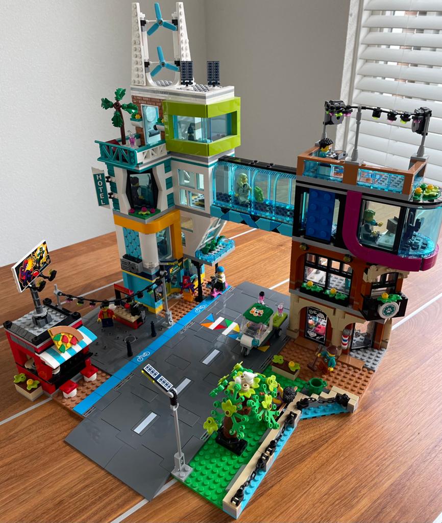 Lego City Binnenstad - 60380 COMPLEET, Ophalen of Verzenden, Zo goed als nieuw