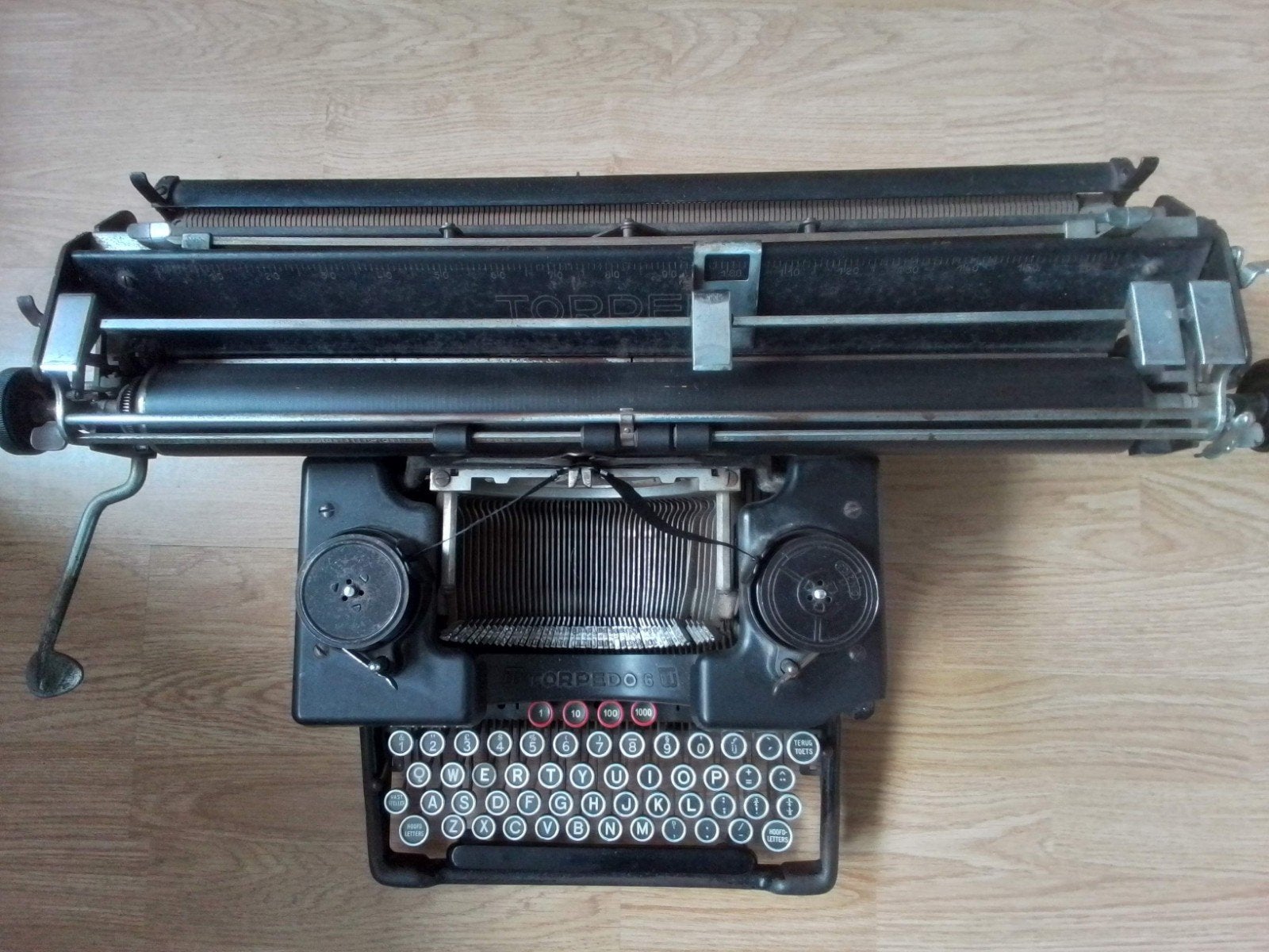 Oude brede typemachine, Antiek en Kunst, Antiek | Kantoor en Zakelijk, Ophalen