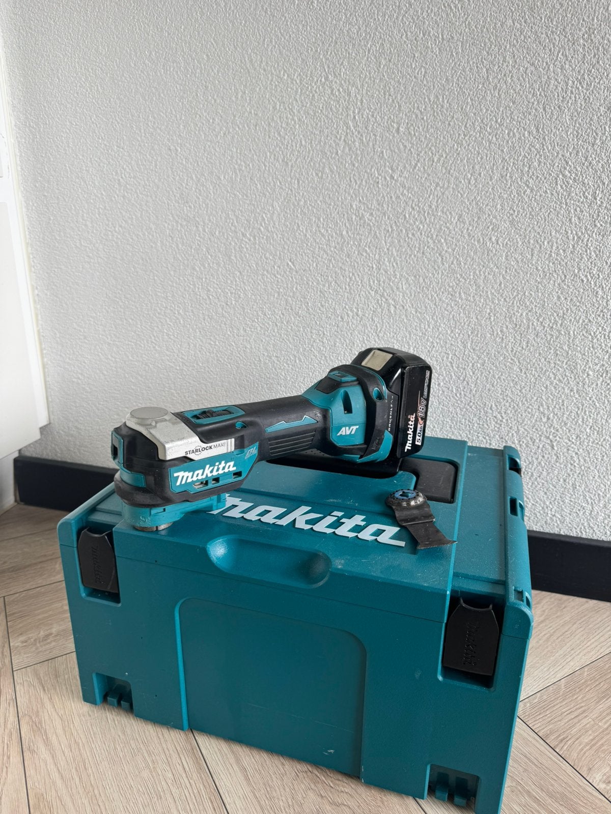 Makita DTM52 LXT 18V Li-ion accu multitool - koolborstelloos, Ophalen, Gebruikt, Overige typen, 30 tot 70 mm