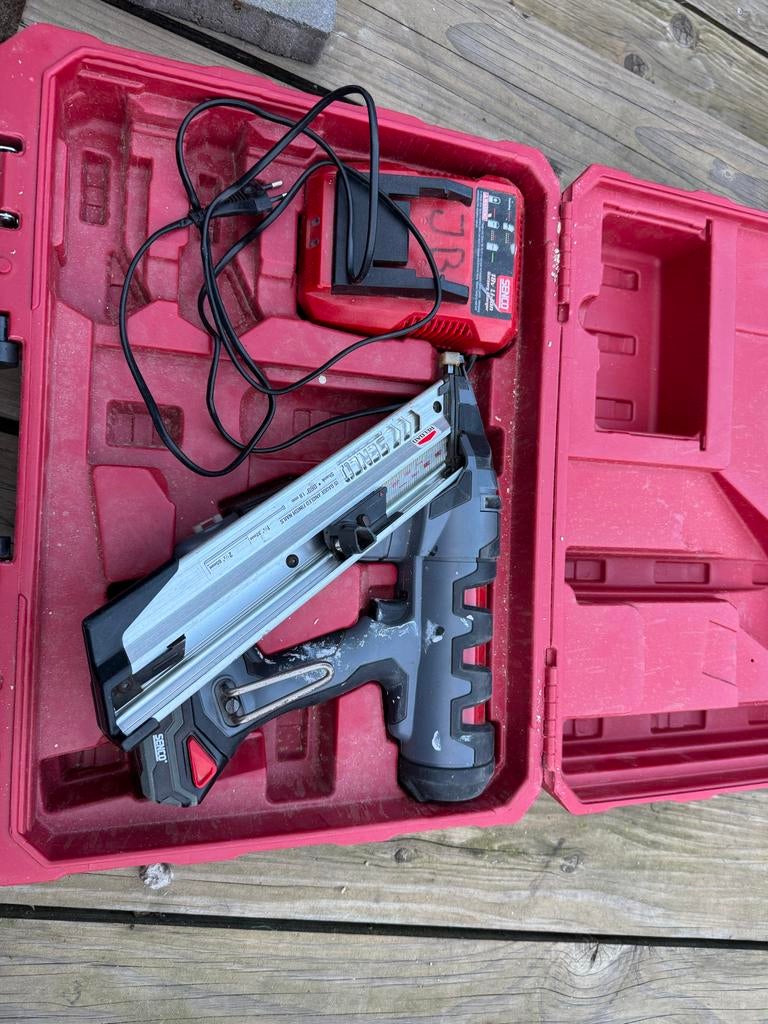 Senco Fusion F16 tacker met 1 accu en lader, Ophalen of Verzenden, Gebruikt