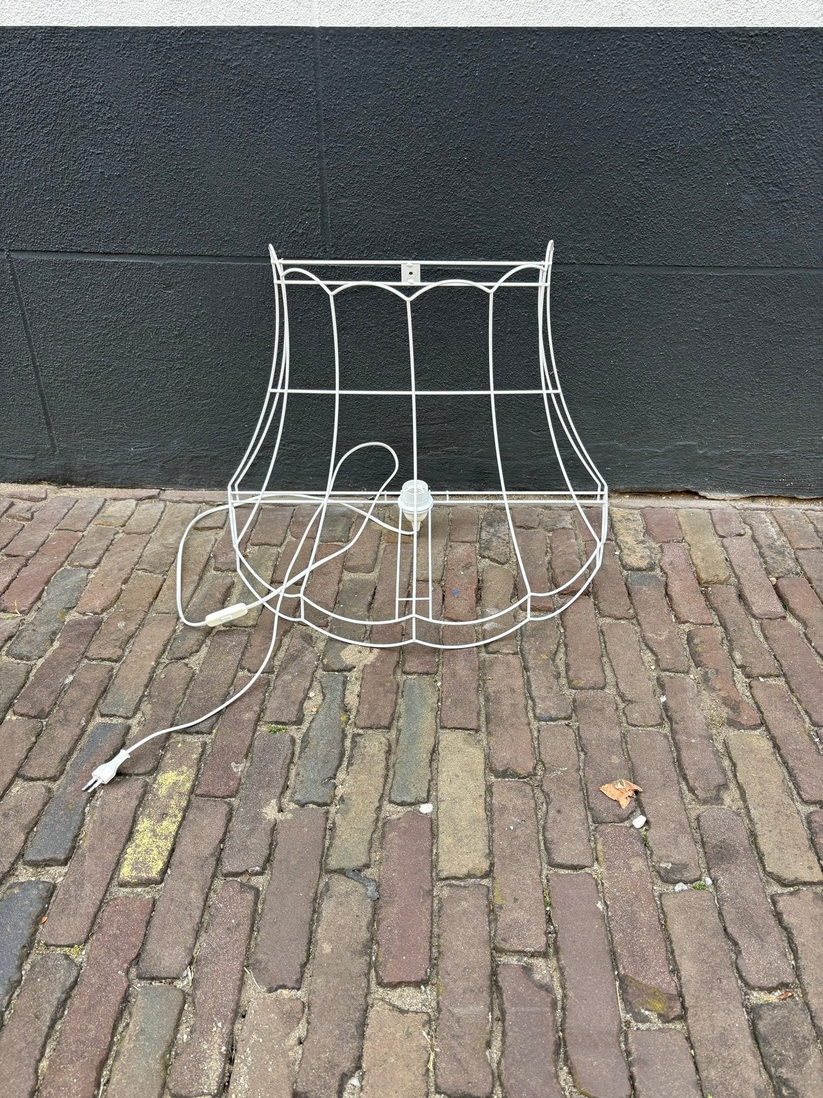 Witte metalen lampenkap frame met snoer, Gebruikt, Overige typen, Wit, Overige vormen