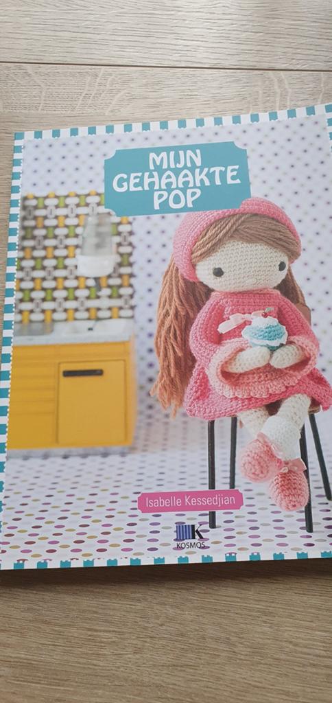 Poppen haken met outfits enz., Hobby en Vrije tijd, Breien en Haken, Ophalen of Verzenden, Nieuw, Haken, Patroon of Boek