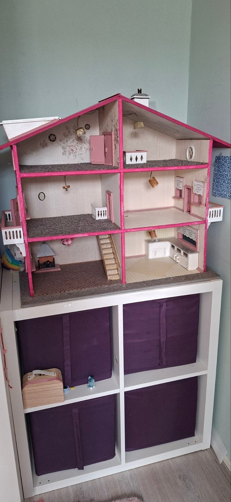 ouderwets poppenhuis in een gepimpt jasje, Ophalen, Gebruikt, Poppenhuis