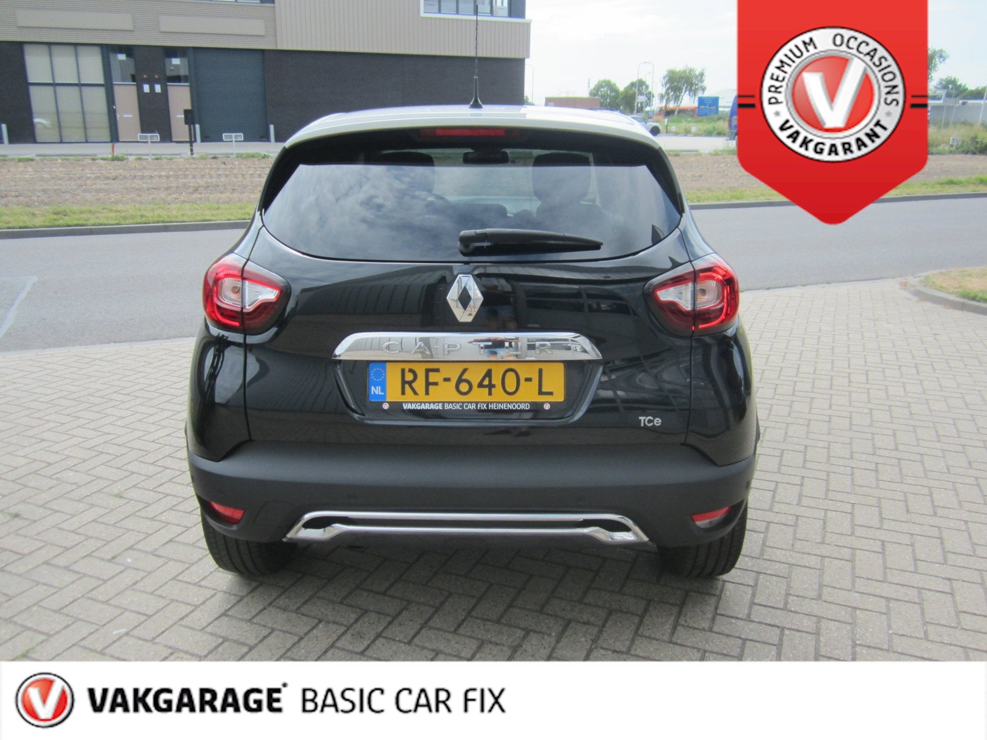 Renault Captur 1.2 TCe Initiale Paris Automaat | 37.000 km |, Gebruikt, 4 cilinders, 635 kg, Zwart