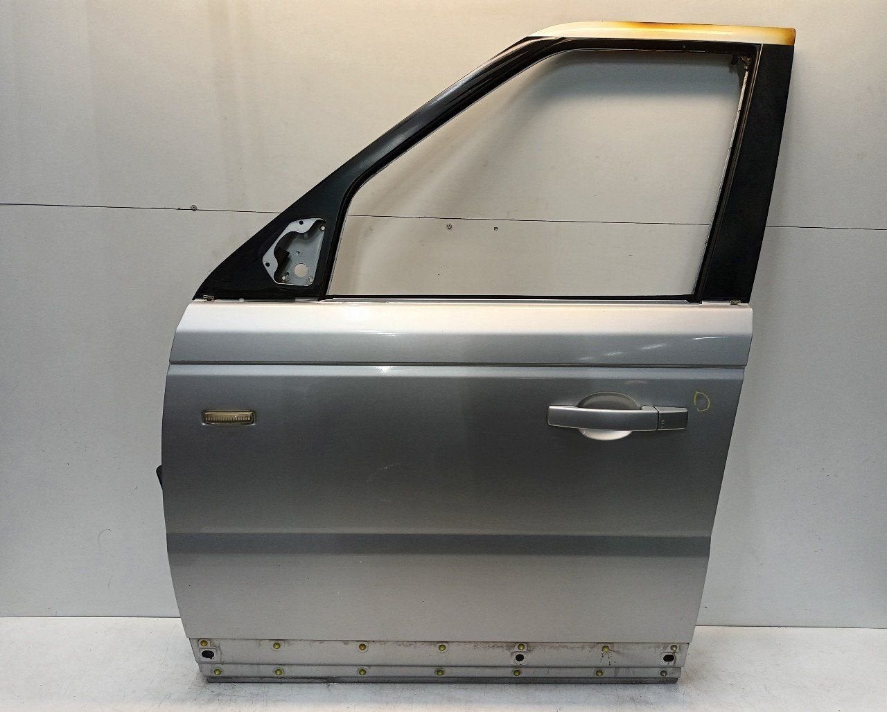 Portier links voor Land Rover Range Rover, Onderdelen@venauto.nl, Van der Ven Autorecycling B.V., Ettenseweg 76, 4706 PB Roosendaal, The Netherlands