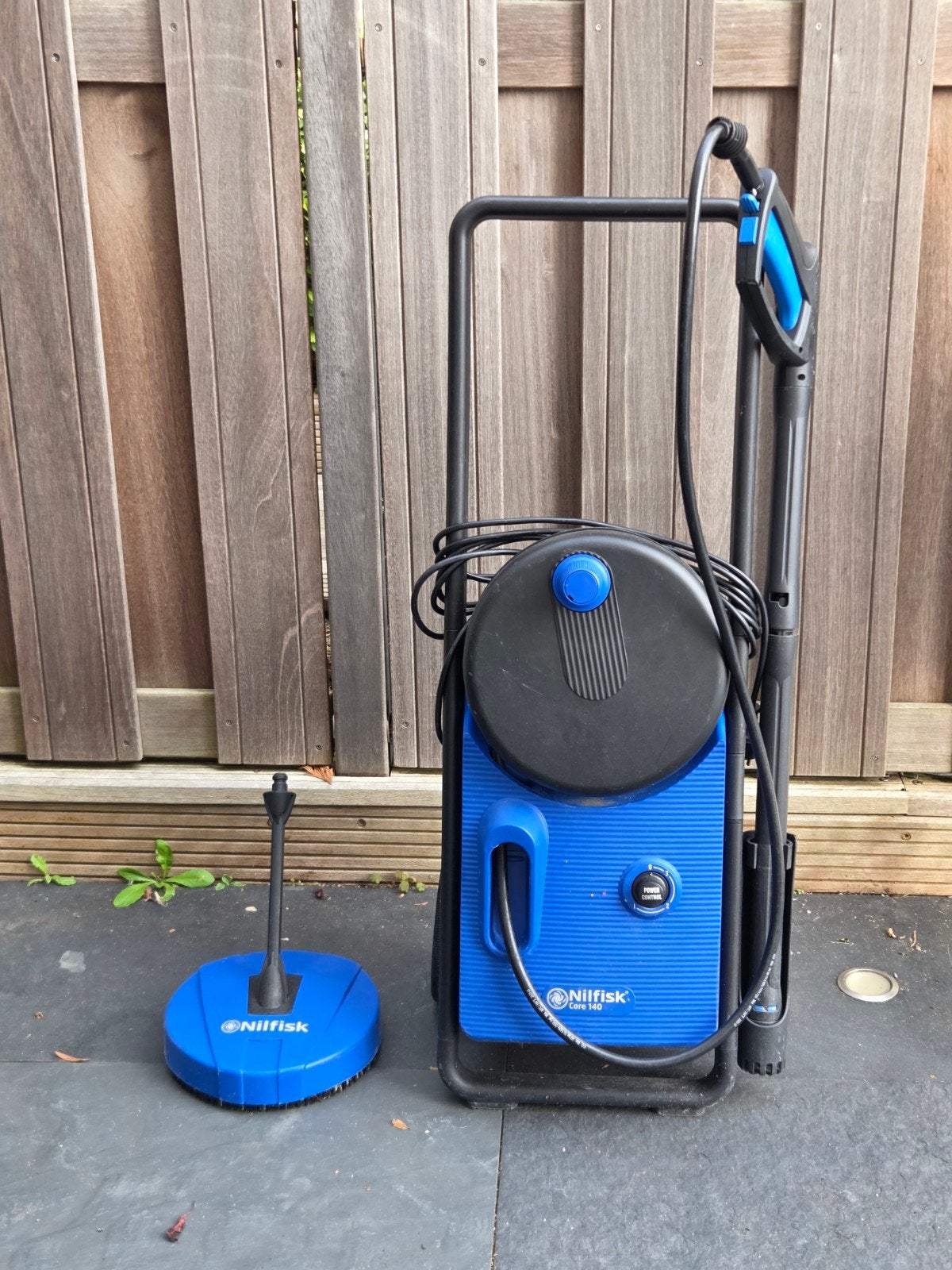 Nilfisk Core 140 PowerControl met terrasreiniger