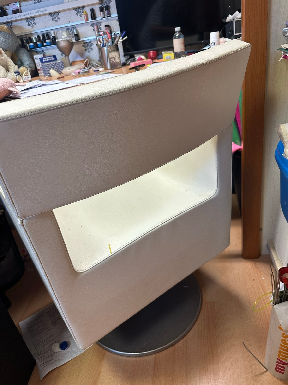 Witte draaibare stoel - perfect voor kantoor of salon, Huis en Inrichting, Stoelen, Ophalen, Gebruikt, Wit, Twee