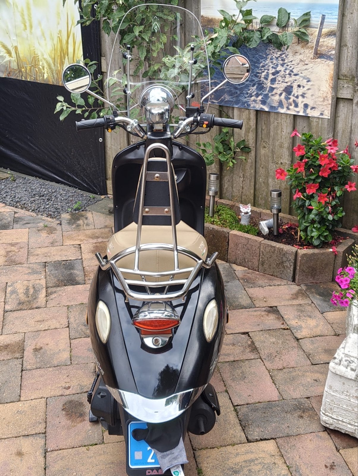 Zwarte scooter met windscherm en rugsteun, Ophalen, Gebruikt, Benzine, Overige merken