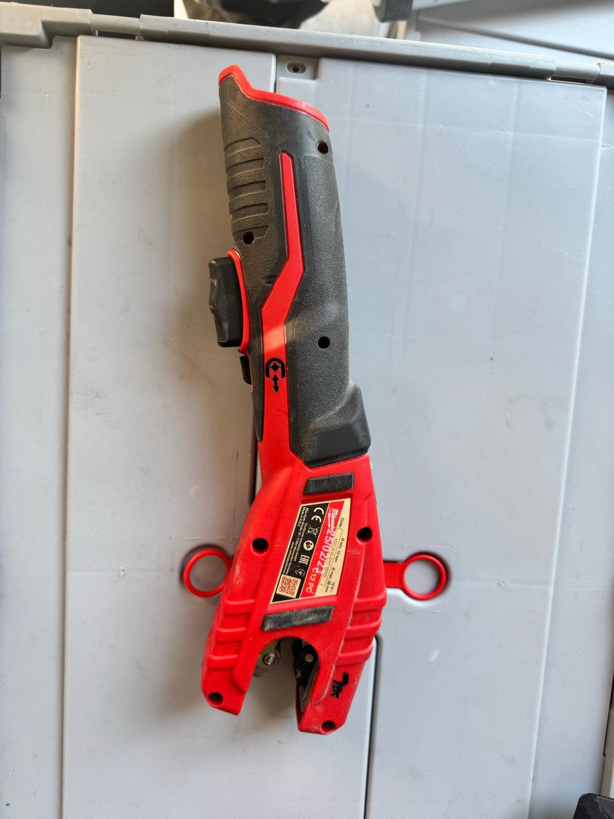 Milwaukee M12 C12 PC-0 Compacte Pijpsnijder, Ophalen of Verzenden, Gebruikt, Snijgereedschap, Milwaukee